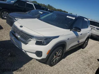 2021 Kia Seltos S with VIN KNDEUCA2XM7077824, listed as a Copart auction lot 83144654 with 44,128 mi miles and Salvage Title. Bid and sale history available at carsss.com. Image 1.