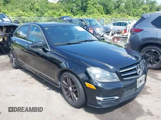2014 Mercedes-Benz C 250 Sport z VIN WDDGF4HBXEA941294, wystawiony jako IAAI lot #42432530 z przebiegiem Nie podano mil oraz . Historia ofert i sprzedaży dostępna na DreamBid. Obrazek 1.