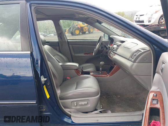2005 Toyota Camry LE with VIN 4T1BF30K15U086182, listed as a IAAI auction lot 42204900 with 139,684 mi miles and . Bid and sale history available at DreamBid. Image 5.