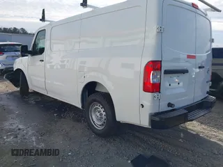 2018 Nissan NV Cargo S z VIN 1N6BF0KM9JN816925, wystawiony jako IAAI lot #41416712 z przebiegiem 93 130 mil mil oraz . Historia ofert i sprzedaży dostępna na DreamBid. Obrazek 3.