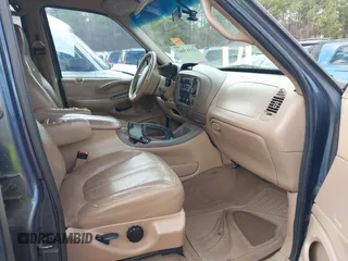 1998 Ford Expedition XLT with VIN 1FMRU17L1WLA99979, listed as a IAAI auction lot 41569667 with 215,937 mi miles. Bid and sale history available at carsss.com. Image 5.