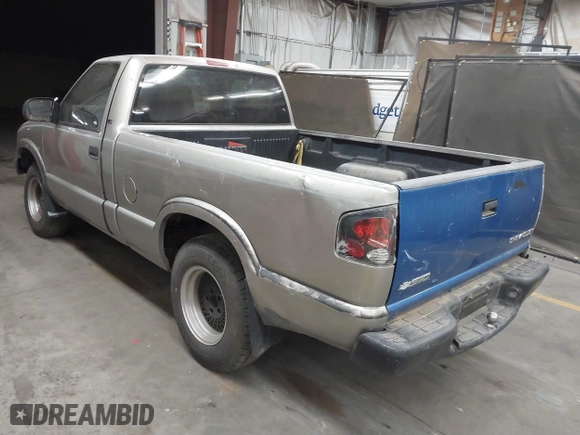 1998 Chevrolet S-10 with VIN 1GCCS1443WK261095, listed as a IAAI auction lot 41684723 with 217,003 mi miles. Bid and sale history available at carsss.com. Image 3.