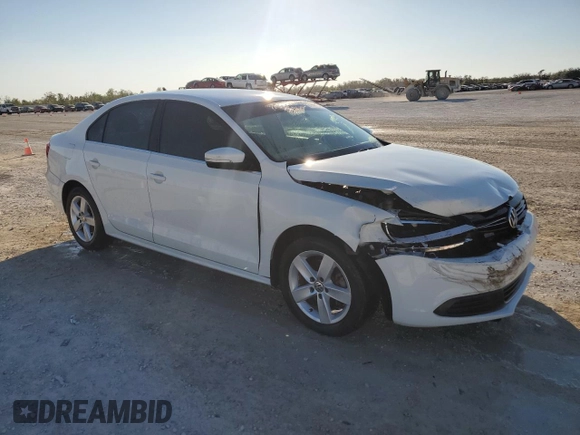 2014 Volkswagen Jetta TDI w/Premium with VIN 3VW3L7AJ3EM418221, listed as a Copart auction lot 81788464 with 151,875 mi miles and Salvage title. Bid and sale history available at DreamBid. Image 4.
