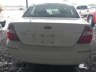 2006 Ford Five Hundred Limited с VIN 1FAFP25106G137786, выставлен на аукционе IAAI как лот 42147252 с пробегом Не указан миль и . История ставок и продаж доступна на DreamBid. Изображение 16.