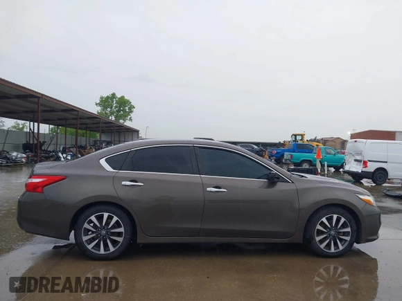 2017 Nissan Altima S z VIN 1N4AL3AP1HC189184, wystawiony jako IAAI lot #42073216 z przebiegiem 136 633 mil mil oraz . Historia ofert i sprzedaży dostępna na DreamBid. Obrazek 13.