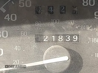 1996 Ford Explorer XL z VIN 1FMDU34X8TUA58168, wystawiony jako IAAI lot #41423645 z przebiegiem 121 839 mil mil oraz . Historia ofert i sprzedaży dostępna na DreamBid. Obrazek 15.