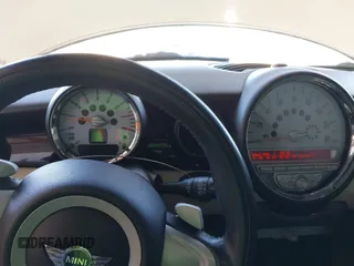 2009 MINI Hardtop S с VIN WMWMF73509TW82449, выставлен на аукционе IAAI как лот 42304286 с пробегом Не указан миль и . История ставок и продаж доступна на DreamBid. Изображение 7.