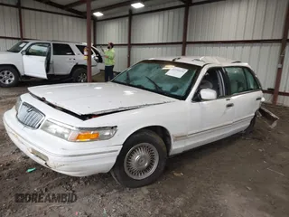 1997 Mercury Grand Marquis GS z VIN 2MELM74W6VX680292, wystawiony jako IAAI lot #42299154 z przebiegiem 208 666 mil mil oraz . Historia ofert i sprzedaży dostępna na DreamBid. Obrazek 16.