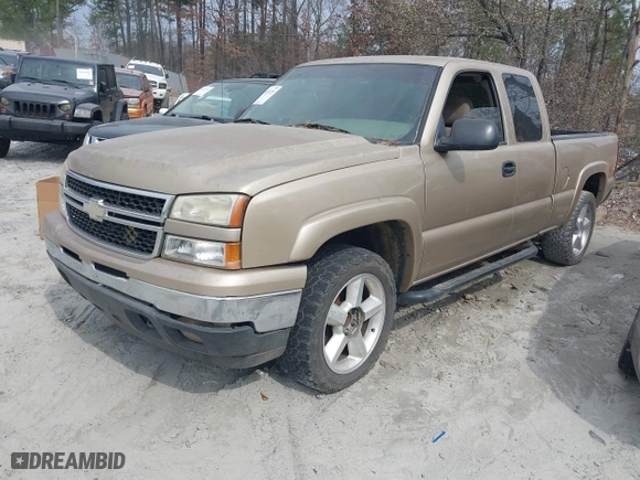 2006 Chevrolet Silverado 1500 LT2 with VIN 1GCEK19B56Z185242, listed as a IAAI auction lot 41693225 with 253,898 mi miles. Bid and sale history available at carsss.com. Image 2.