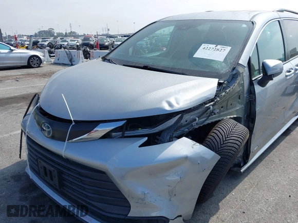 2021 Toyota Sienna LE with VIN 5TDKRKEC5MS010782, listed as a IAAI auction lot 42272827 with 196,844 mi miles and . Bid and sale history available at DreamBid. Image 6.