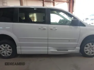 2017 Dodge Grand Caravan SE z VIN 2C4RDGBG6HR848612, wystawiony jako IAAI lot #38453498 z przebiegiem 56 964 mil mil oraz . Historia ofert i sprzedaży dostępna na DreamBid. Obrazek 13.