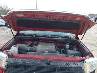 2017 Toyota Tundra SR z VIN 5TFUY5F14HX666949, wystawiony jako IAAI lot #41685402 z przebiegiem 108 628 mil mil oraz . Historia ofert i sprzedaży dostępna na DreamBid. Obrazek 10.