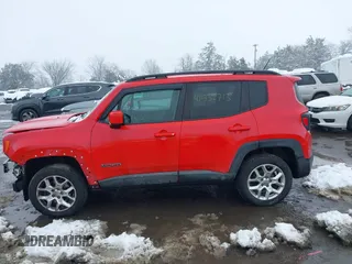 2016 Jeep Renegade Latitude with VIN ZACCJBBT2GPC78349, listed as a IAAI auction lot 41532713 with 162,330 mi miles. Bid and sale history available at carsss.com. Image 14.