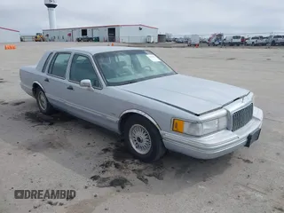 1994 Lincoln Town Car Signature z VIN 1LNLM82W4RY783450, wystawiony jako IAAI lot #41858575 z przebiegiem 183 789 mil mil oraz . Historia ofert i sprzedaży dostępna na DreamBid. Obrazek 1.