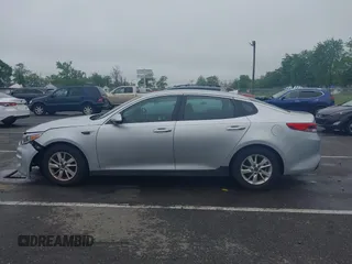 2016 Kia Optima LX z VIN 5XXGT4L32GG025333, wystawiony jako IAAI lot #42270433 z przebiegiem 96 422 mil mil oraz . Historia ofert i sprzedaży dostępna na DreamBid. Obrazek 14.