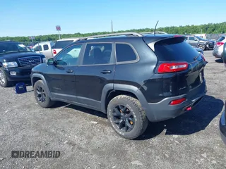 2016 Jeep Cherokee Trailhawk z VIN 1C4PJMBS6GW162742, wystawiony jako IAAI lot #42383200 z przebiegiem 124 791 mil mil oraz . Historia ofert i sprzedaży dostępna na DreamBid. Obrazek 14.