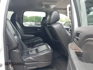 2011 GMC Yukon XL Denali z VIN 1GKS2MEF2BR190877, wystawiony jako IAAI lot #42364202 z przebiegiem 160 063 mil mil oraz . Historia ofert i sprzedaży dostępna na DreamBid. Obrazek 8.