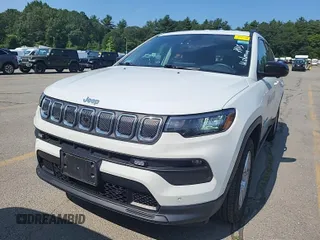 2022 Jeep Compass Latitude with VIN 3C4NJDBB3NT205928, listed as a IAAI auction lot 42832409 with 22,634 mi miles and . Bid and sale history available at DreamBid. Image 19.