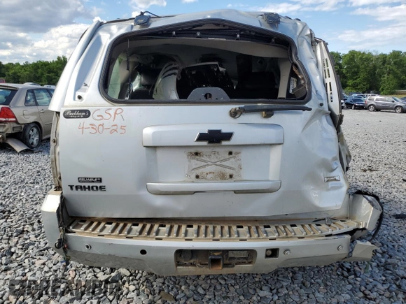 2010 Chevrolet Tahoe LT z VIN 1GNUCBE05AR189634, wystawiony jako Copart lot #56297945 z przebiegiem 292 816 mil mil oraz Szkoda całkowita • Salvage title. Historia ofert i sprzedaży dostępna na DreamBid. Obrazek 6.
