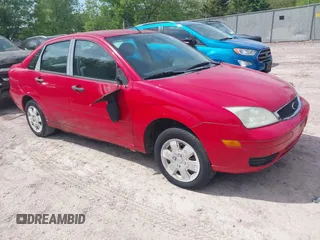 2007 Ford Focus S z VIN 1FAFP34N17W299881, wystawiony jako IAAI lot #42282442 z przebiegiem 144 782 mil mil oraz . Historia ofert i sprzedaży dostępna na DreamBid. Obrazek 1.