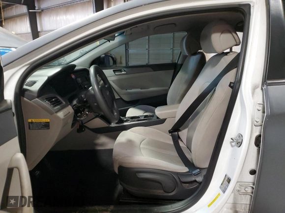 2017 Hyundai Sonata 2.4L z VIN 5NPE24AF4HH492833, wystawiony jako Copart lot #54336935 z przebiegiem 123 151 mil mil oraz Szkoda całkowita • Salvage title. Historia ofert i sprzedaży dostępna na DreamBid. Obrazek 7.