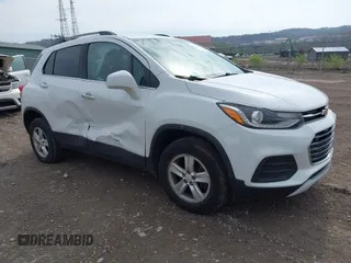 2017 Chevrolet Trax LT z VIN KL7CJPSB2HB239001, wystawiony jako IAAI lot #42072545 z przebiegiem 117 298 mil mil oraz . Historia ofert i sprzedaży dostępna na DreamBid. Obrazek 1.