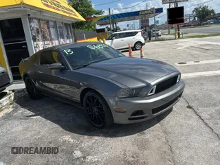 2013 Ford Mustang V6 с VIN 1ZVBP8AMXD5211507, выставлен на аукционе Copart как лот 63517505 с пробегом 232 023 миль миль и Чистый • Clean title. История ставок и продаж доступна на DreamBid. Изображение 1.
