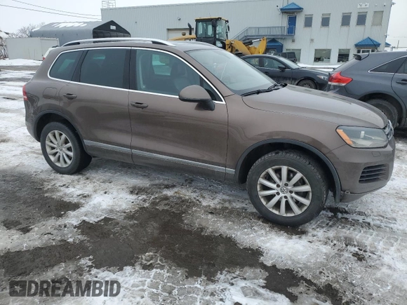 2012 Volkswagen Touareg Sport z VIN WVGEF9BP8CD006057, wystawiony jako Copart lot #47739265 z przebiegiem 213 580 mil mil oraz Szkoda całkowita • Salvage title. Historia ofert i sprzedaży dostępna na DreamBid. Obrazek 4.