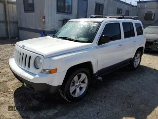 2014 Jeep Patriot Latitude z VIN 1C4NJPFA4ED529835, wystawiony jako Copart lot #57632435 z przebiegiem 150 979 mil mil oraz Czysty tytuł • Clean title. Historia ofert i sprzedaży dostępna na DreamBid. Obrazek 1.
