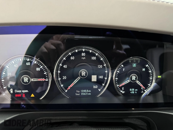 2022 Rolls-Royce Ghost Black Badge z VIN SCATD6C09NU209759, wystawiony jako IAAI lot #42301155 z przebiegiem 5631 mil mil oraz . Historia ofert i sprzedaży dostępna na DreamBid. Obrazek 7.