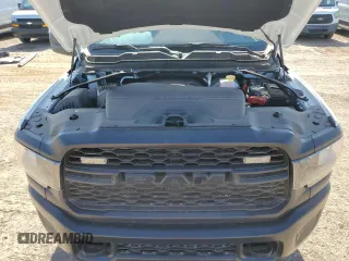 2024 Ram 2500 Tradesman z VIN 3C6UR5CJ4RG228480, wystawiony jako Copart lot #57084275 z przebiegiem 1 014 mil mil oraz Szkoda całkowita • Salvage title. Historia ofert i sprzedaży dostępna na DreamBid. Obrazek 11.