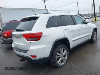 2013 Jeep Grand Cherokee Laredo with VIN 1C4RJFAG6DC557163, listed as a IAAI auction lot 42019052 with 125,058 mi miles. Bid and sale history available at carsss.com. Image 4.