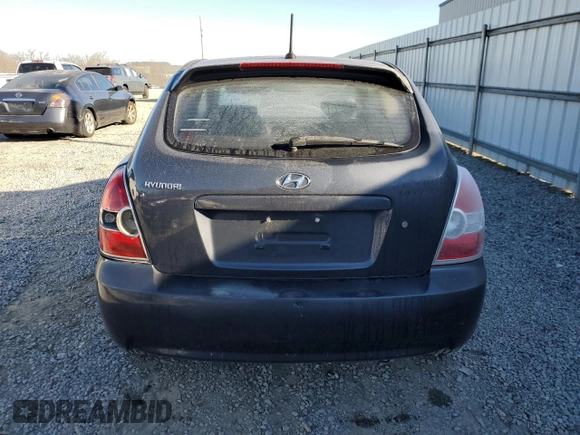 2011 Hyundai Accent GS z VIN KMHCM3AC8BU197132, wystawiony jako Copart lot #89194205 z przebiegiem 181 583 mil mil oraz Szkoda całkowita • Salvage title. Historia ofert i sprzedaży dostępna na DreamBid. Obrazek 6.