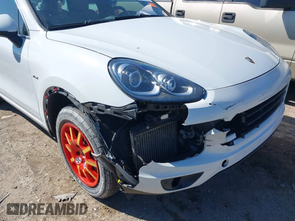2015 Porsche Cayenne Diesel with VIN WP1AF2A28FLA30738, listed as a IAAI auction lot 41574573 with 210,419 mi miles and . Bid and sale history available at DreamBid. Image 6.