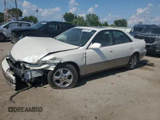 1998 Lexus ES 300 with VIN JT8BF28G3W5036246, listed as a Copart auction lot 61221385 with 197,401 mi miles and Salvage title. Bid and sale history available at DreamBid. Image 1.