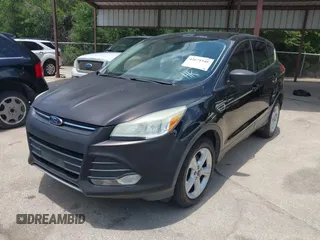 2013 Ford Escape SE z VIN 1FMCU0GX5DUD01376, wystawiony jako IAAI lot #42671948 z przebiegiem 200 724 mil mil oraz . Historia ofert i sprzedaży dostępna na DreamBid. Obrazek 2.