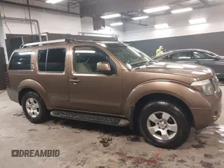 2005 Nissan Pathfinder SE z VIN 5N1AR18W65C703936, wystawiony jako IAAI lot #41271670 z przebiegiem 129 744 mil mil oraz . Historia ofert i sprzedaży dostępna na DreamBid. Obrazek 13.