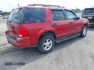 2005 Ford Explorer XLT z VIN 1FMZU63K45UB41645, wystawiony jako IAAI lot #42147603 z przebiegiem 127 896 mil mil oraz . Historia ofert i sprzedaży dostępna na DreamBid. Obrazek 4.