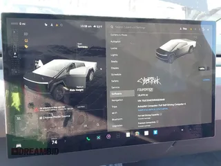 2024 Tesla Cybertruck z VIN 7G2CEHEDXRA022640, wystawiony jako IAAI lot #41423630 z przebiegiem 18 474 mil mil oraz . Historia ofert i sprzedaży dostępna na DreamBid. Obrazek 19.