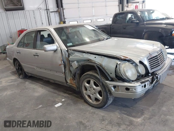 1999 Mercedes-Benz E-Class with VIN WDBJF82HXXX022432, listed as a IAAI auction lot 41793493 with 1 mi miles. Bid and sale history available at carsss.com. Image 1.