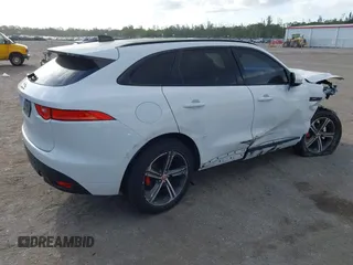 2020 Jaguar F-Pace 25t R-Sport z VIN SADCL2FX9LA628825, wystawiony jako IAAI lot #42124898 z przebiegiem 65 458 mil mil oraz . Historia ofert i sprzedaży dostępna na DreamBid. Obrazek 4.
