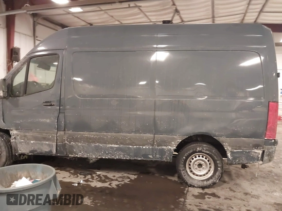 2019 Mercedes-Benz Sprinter Cargo with VIN WD4PF0CD5KP088412, listed as a IAAI auction lot 41618741 with 135,848 mi miles. Bid and sale history available at carsss.com. Image 14.