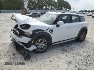 2020 MINI Countryman Cooper S with VIN WMZYW7C04L3L39918, listed as a Copart auction lot 70145374 with 31,523 mi miles and Salvage Title. Bid and sale history available at carsss.com. Image 1.