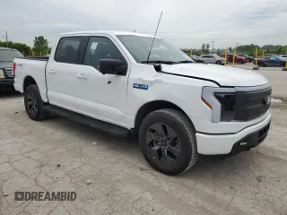 2024 Ford F-150 Lightning Flash z VIN 1FT6W3L77RWG28974, wystawiony jako Copart lot #60819395 z przebiegiem 7 025 mil mil oraz Szkoda całkowita • Salvage title. Historia ofert i sprzedaży dostępna na DreamBid. Obrazek 4.