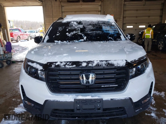 2025 Honda Passport Black Edition z VIN 5FNYF8H84SB003594, wystawiony jako IAAI lot #41582469 z przebiegiem Nie podano mil oraz . Historia ofert i sprzedaży dostępna na DreamBid. Obrazek 11.