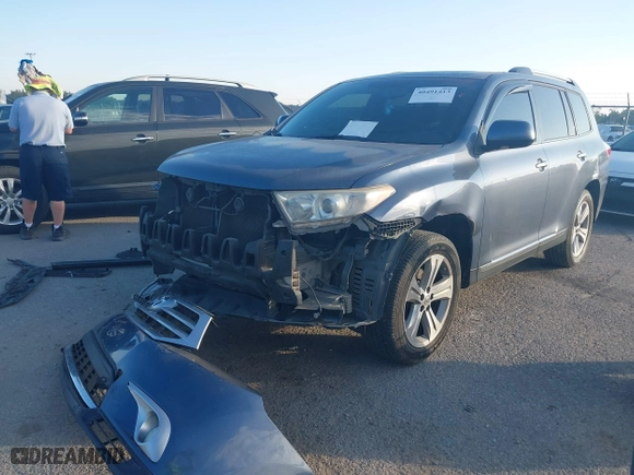 2013 Toyota Highlander Limited with VIN 5TDYK3EH2DS122634, listed as a IAAI auction lot 40491413 with 230,275 mi miles. Bid and sale history available at carsss.com. Image 2.