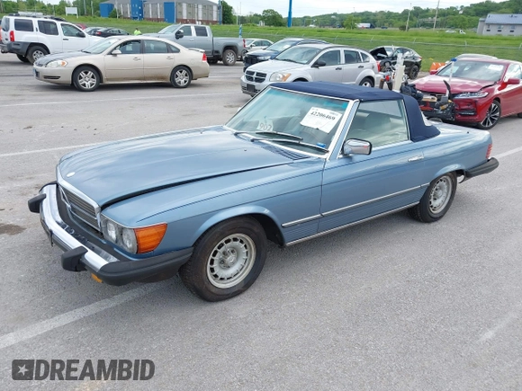 1985 Mercedes-Benz 380 z VIN WDBBA45C7FA020232, wystawiony jako IAAI lot #42206469 z przebiegiem 139 733 mil mil oraz . Historia ofert i sprzedaży dostępna na DreamBid. Obrazek 2.