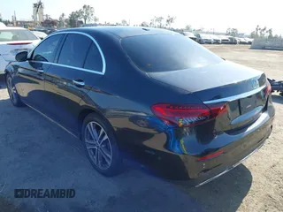 2021 Mercedes-Benz E 350 with VIN W1KZF8DB5MA912435, listed as a IAAI auction lot 42311200 with 32,631 mi miles and . Bid and sale history available at DreamBid. Image 3.