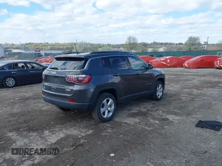 2019 Jeep Compass Latitude z VIN 3C4NJDBB3KT849487, wystawiony jako IAAI lot #41996602 z przebiegiem 45 138 mil mil oraz . Historia ofert i sprzedaży dostępna na DreamBid. Obrazek 4.