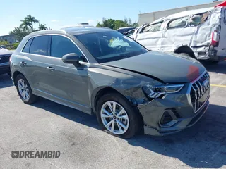 2024 Audi Q3 S line Premium z VIN WA1DECF31R1053362, wystawiony jako IAAI lot #42301669 z przebiegiem 24 773 mil mil oraz . Historia ofert i sprzedaży dostępna na DreamBid. Obrazek 1.